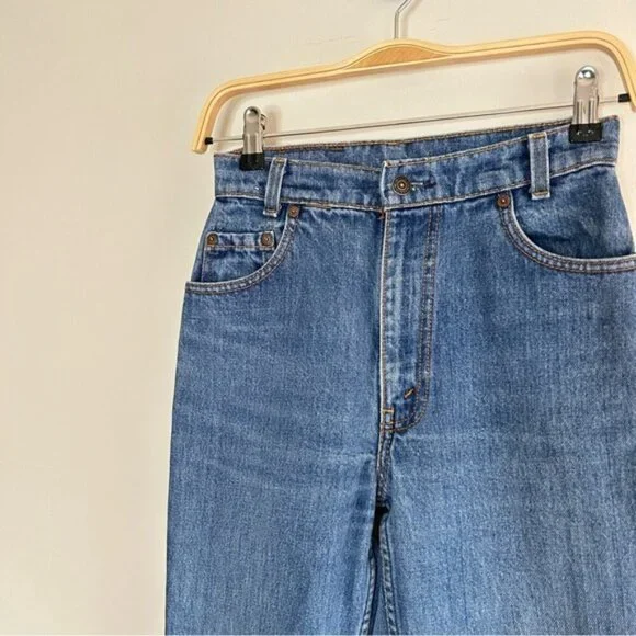 Vintage Levi's Slim Fit Medium Wash size 27 - Picture 5 of 8